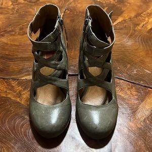 Miz Mooz Distressed Ankle Boot, Size 8.5